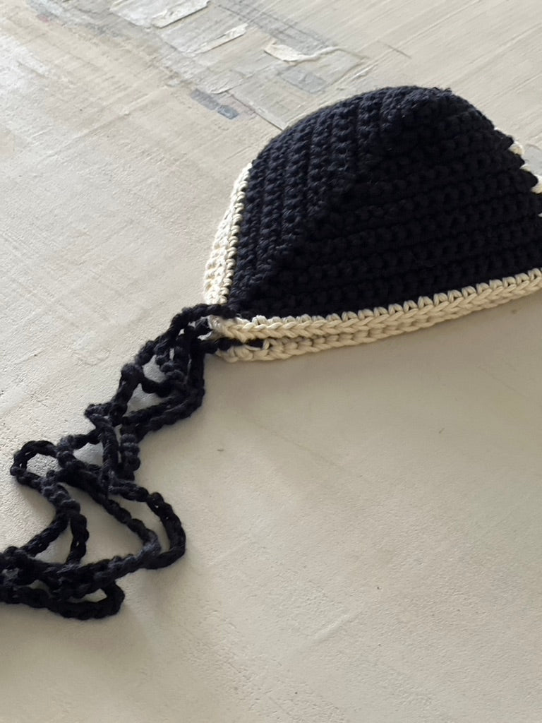Bikini de ganchillo hecho a mano combinado con braguita de lycra de Maas Colors