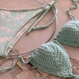 Bikini de ganchillo hecho a mano combinado con braguita de lycra de Maas Colors