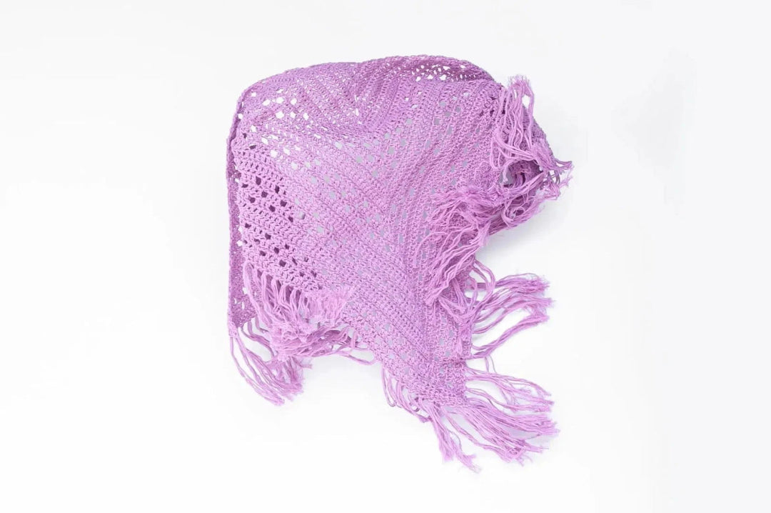 Chal de crochet color lila de algodón orgánico tejido a mano en Barcelona de Maas Colors
