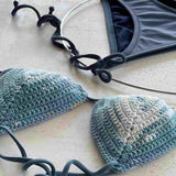 Bikini de ganchillo hecho a mano combinado con braguita de lycra de Maas Colors