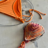 Bikini de ganchillo hecho a mano combinado con braguita de lycra de Maas Colors