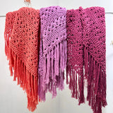 Chal de crochet color salmón de algodón orgánico tejido a mano en Barcelona de Maas Colors