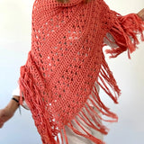 Chal de crochet color salmón de algodón orgánico tejido a mano en Barcelona de Maas Colors