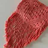 Chal de crochet color salmón de algodón orgánico tejido a mano en Barcelona de Maas Colors