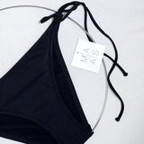 Bikini de ganchillo hecho a mano combinado con braguita de lycra de Maas Colors
