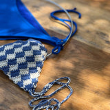 Bikini de ganchillo hecho a mano combinado con braguita de lycra de Maas Colors