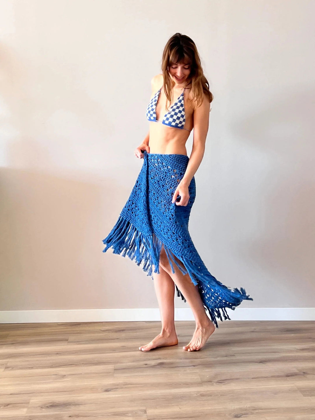 Bikini de ganchillo hecho a mano combinado con braguita de lycra de Maas Colors