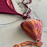 Bikini de ganchillo hecho a mano combinado con braguita de lycra de Maas Colors