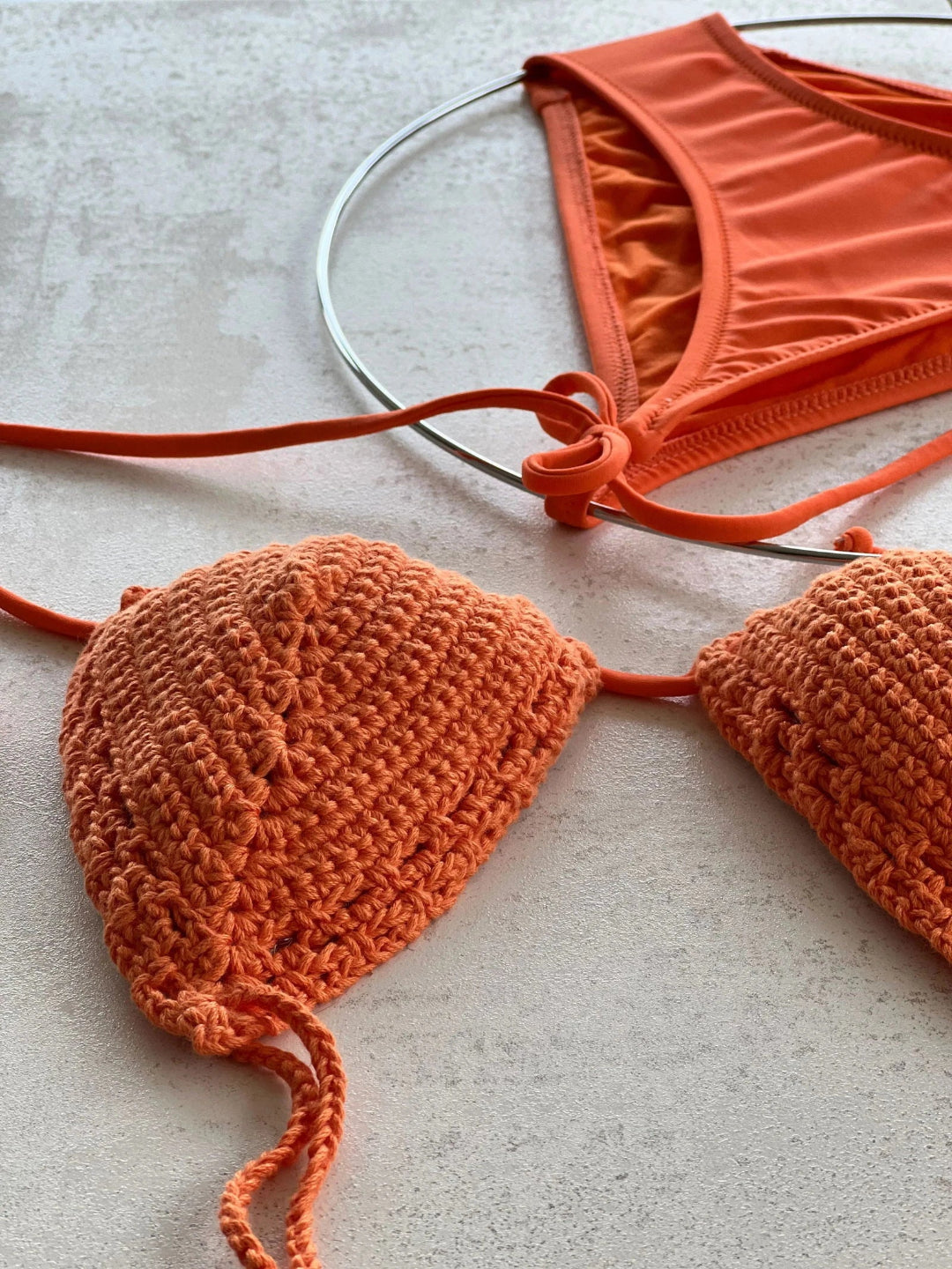 bikini de ganchillo hecho a mano con braguita de lycra de Maas Colors