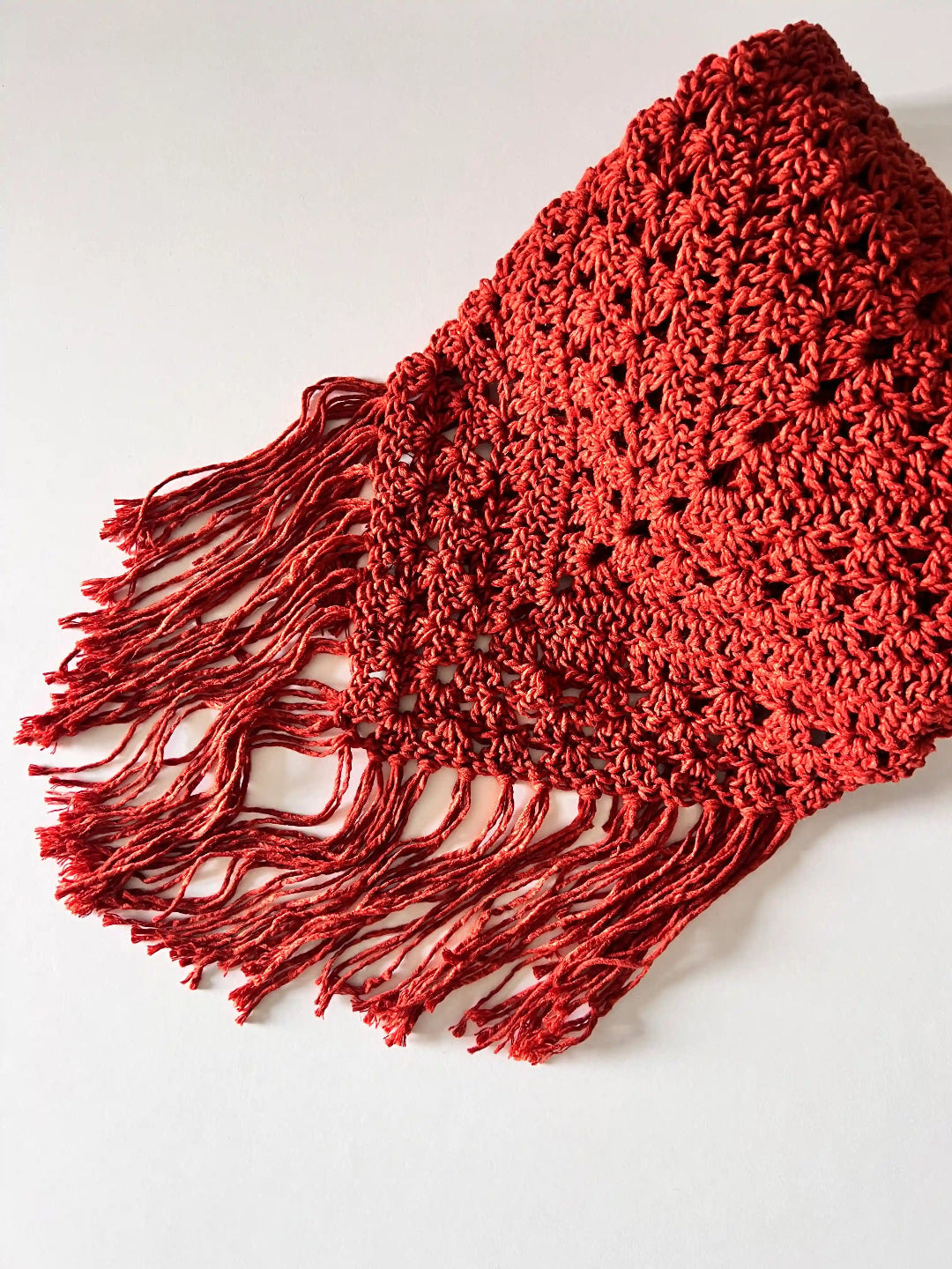 Chal de crochet de color caldera de lana vegana tejido a mano en Barcelona de Maas Colors