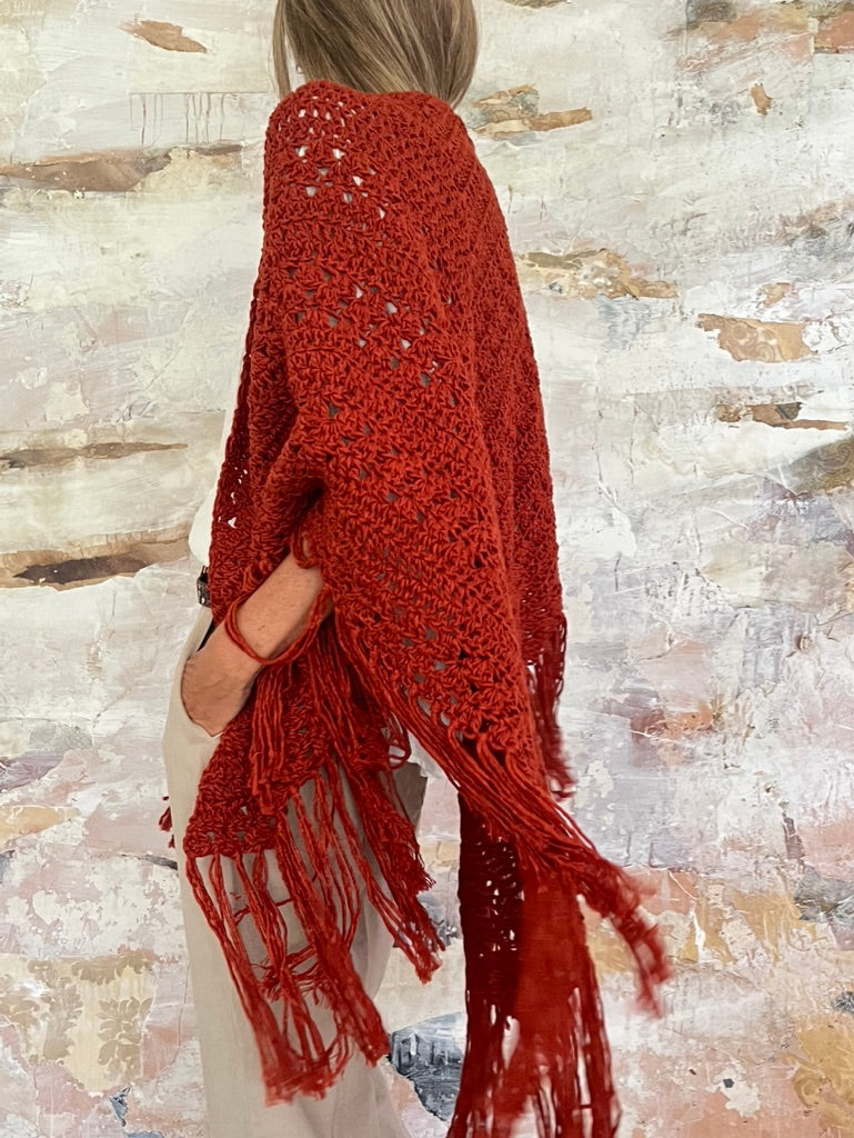 Chal de crochet de color caldera de lana vegana tejido a mano en Barcelona de Maas Colors