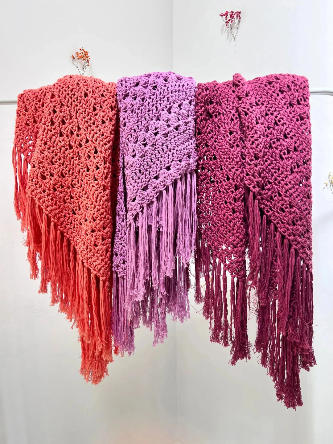 Chal de ganchillo color malva de algodón orgánico tejido a mano en Barcelona de Maas Colors