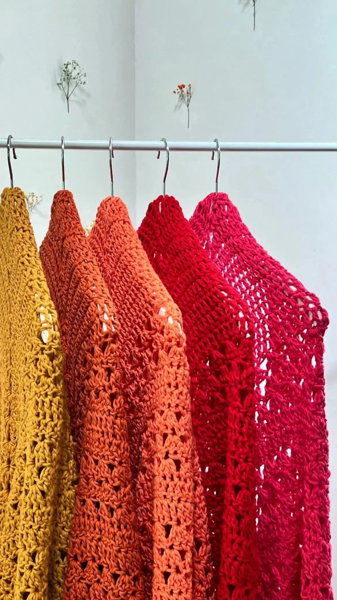 Chal de ganchillo color naranja de algodón orgánico tejido a mano en Barcelona de Maas Colors
