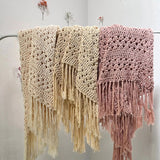 Chal de crochet color nude de algodón orgánico tejido a mano en Barcelona de Maas Colors