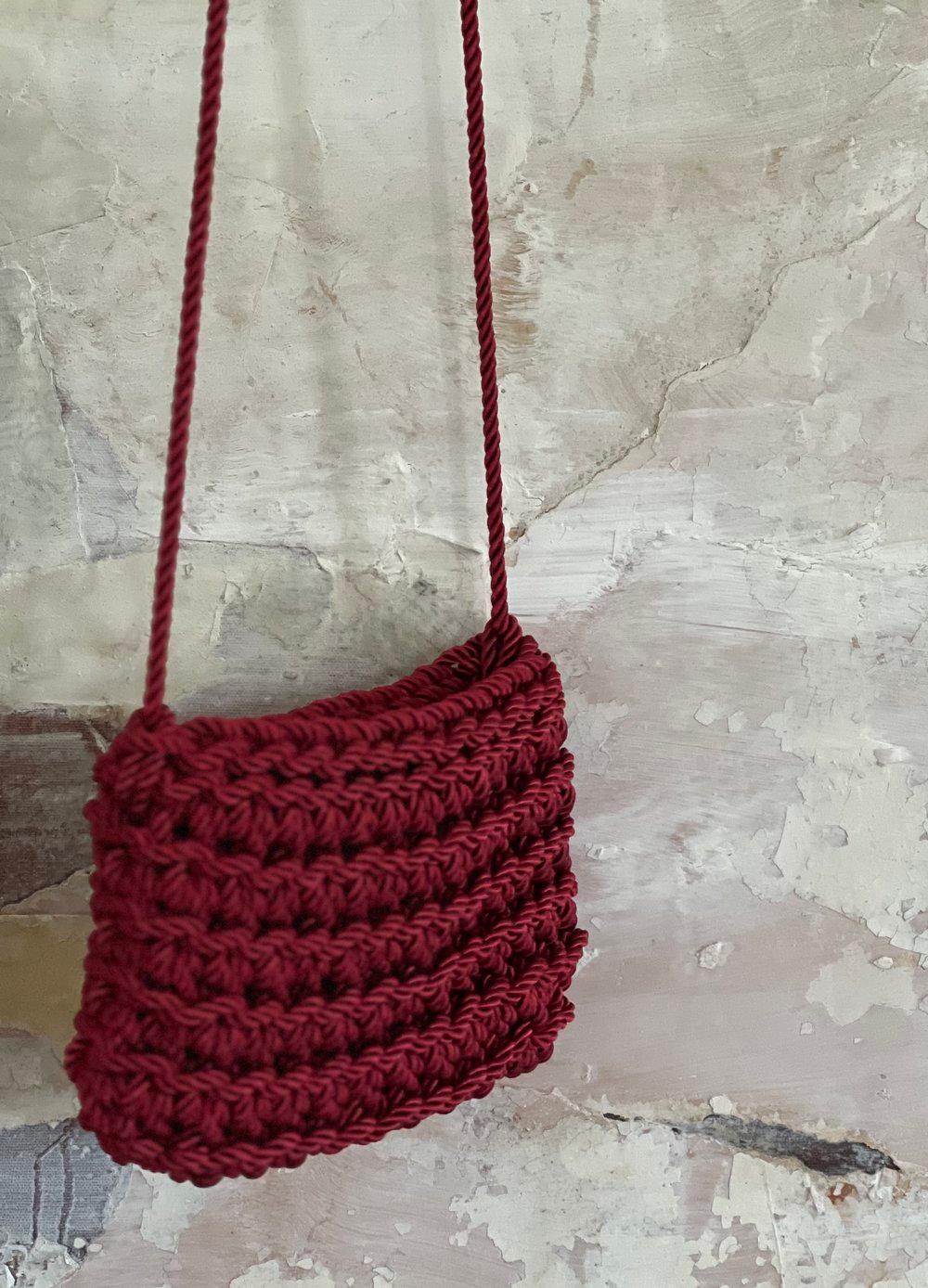 Mini bolso de cinta de raso tejido a mano en Barcelona de Maas Colors