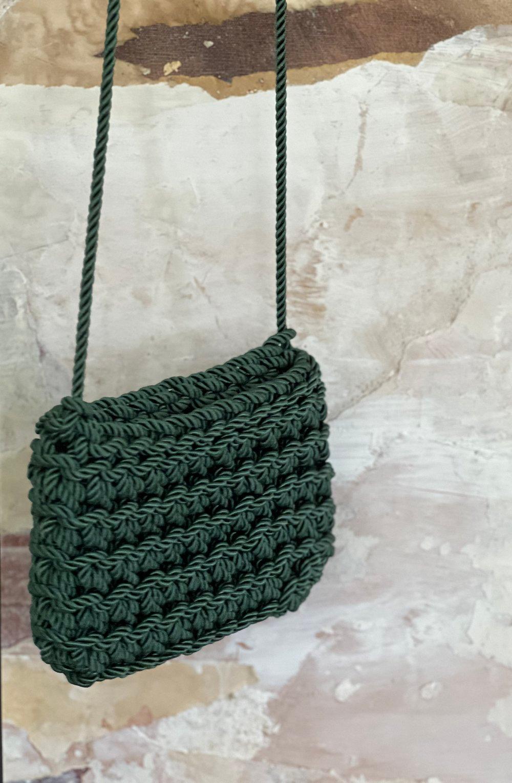 Mini bolso de cinta de raso tejido a mano en Barcelona de Maas Colors