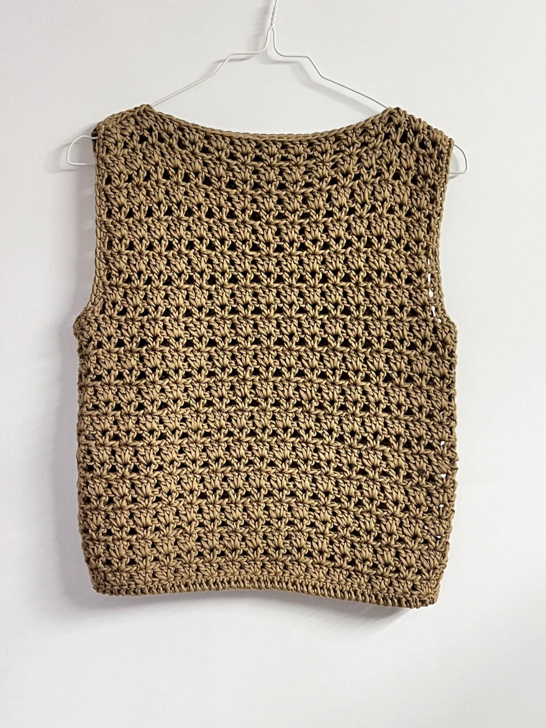 Top de ganchillo de algodón orgánico hecho a mano en Barcelona de Maas Colors