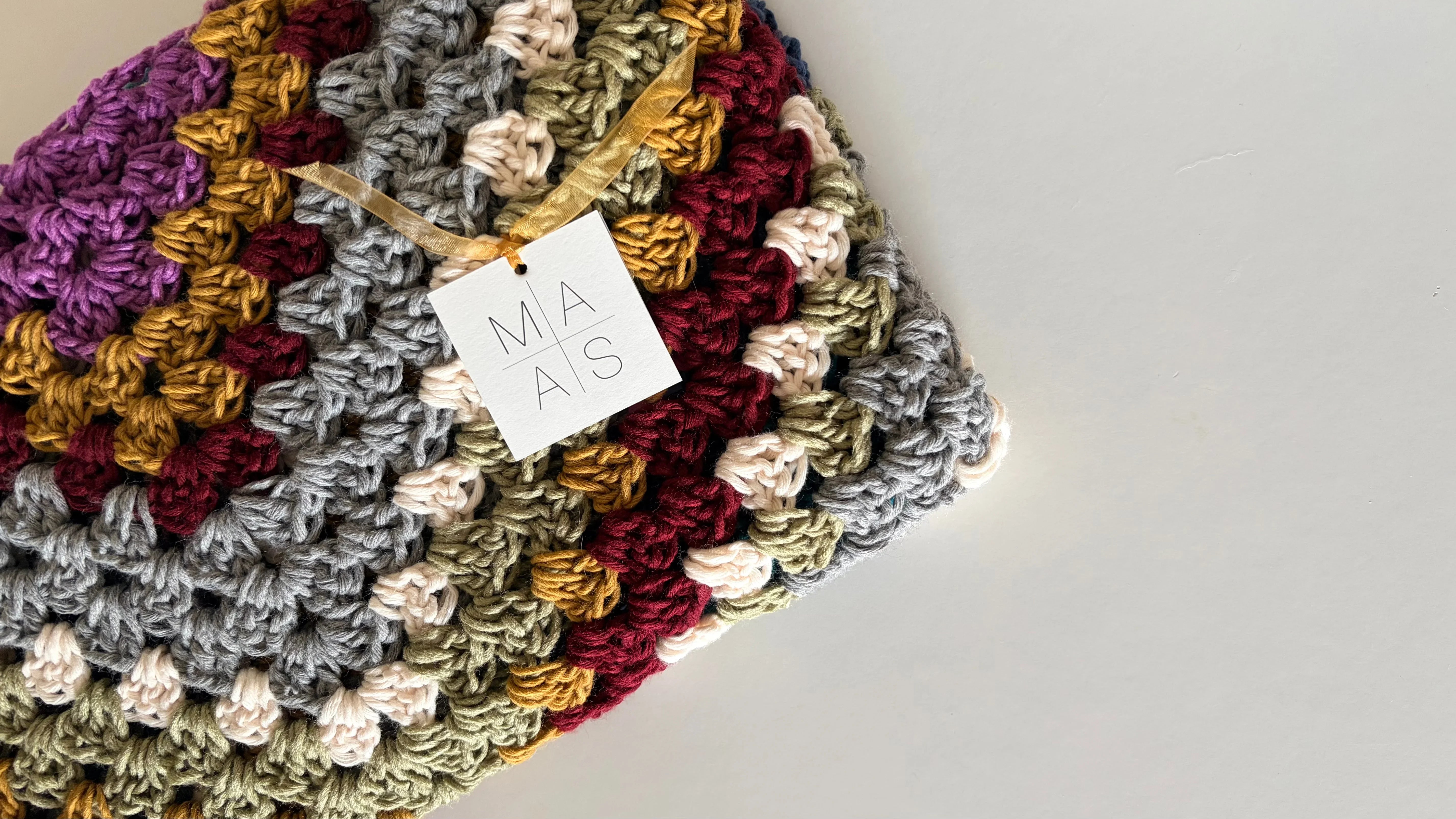 chal de ganchillo hecho a mano de maas colors 