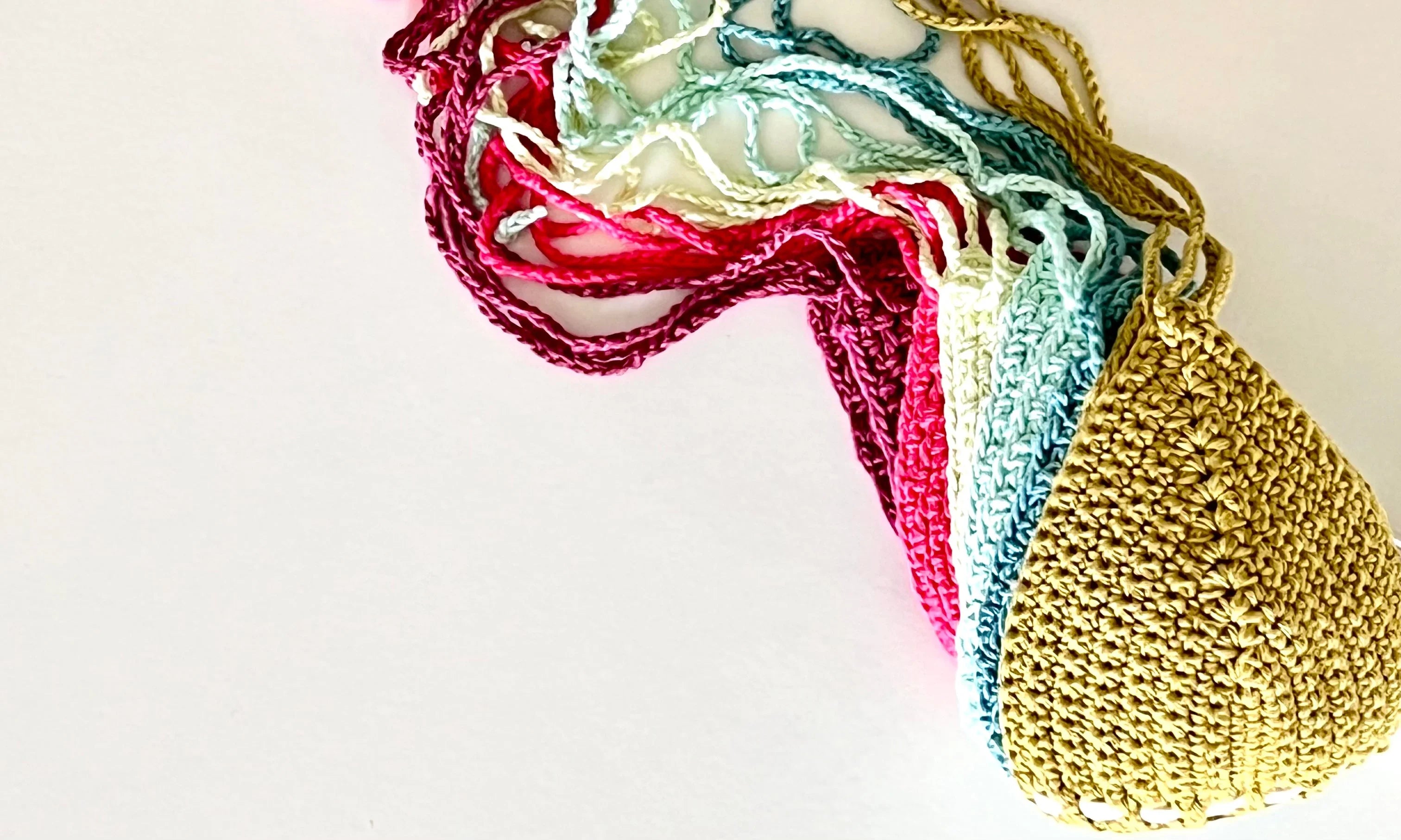 Bikinis de gachillo hechos a mano en Barcelona de Maas Colors 