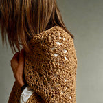 Chal artesanal de lana vegana color camel - Maas colors - Modelo  