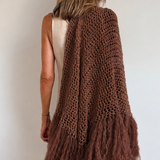 Chal artesanal de algodón orgánico color chocolate con flecos de mohair - Maas colors - Vista modelo  