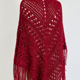 Chal de crochet color nude  de algodón orgánico tejido a mano en Barcelona de Maas Colors vitra detrás 