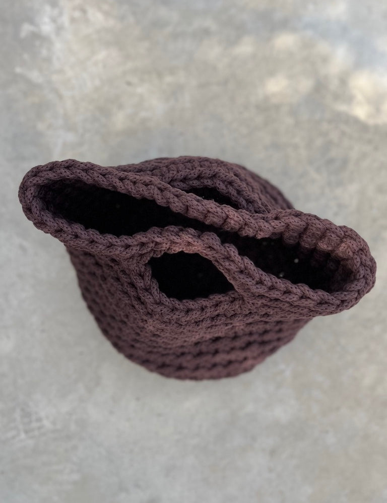 Bolso de algodón  tejido a mano en Barcelona de Maas Colors. Color chocolate.  