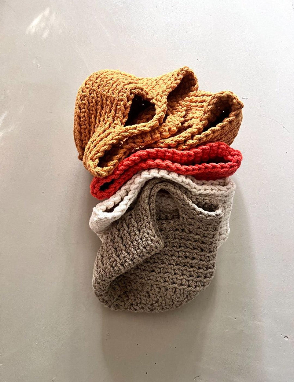 Bolso de algodón  tejido a mano en Barcelona de Maas Colors. Colores 