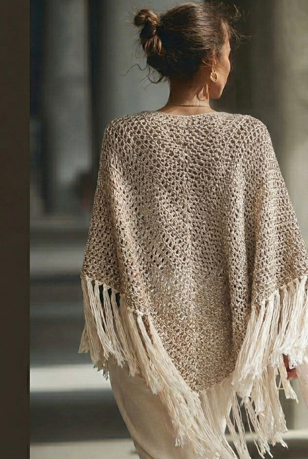 Chal de ganchillo color camel y crudo de algodón orgánico tejido a mano en Barcelona de Maas Colors - modelo 
