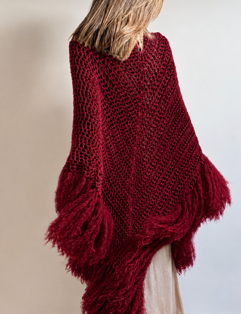 Chal artesanal de algodón orgánico color burdeos con flecos de mohair - Maas colors - Vista modelo  