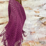 Chal de crochet de color buganvilla de lana vegana tejido a mano en Barcelona de Maas Colors 