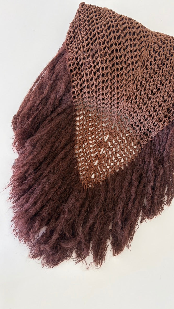 Chal artesanal de algodón orgánico color chocolate con flecos de mohair - Maas colors - Vista doblado  