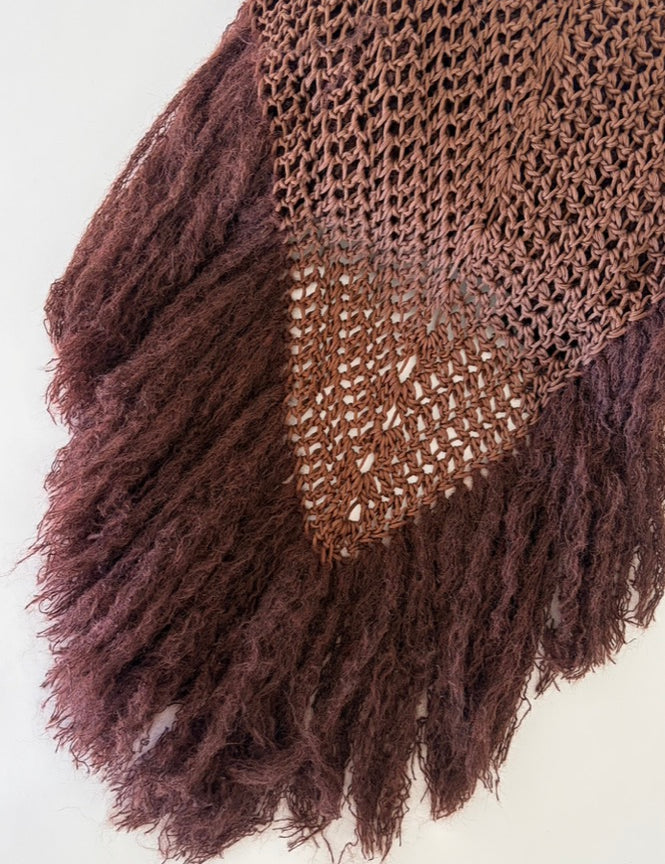 Chal artesanal de algodón orgánico color chocolate con flecos de mohair - Maas colors - Vista doblado  