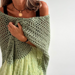 Chal artesanal de algodón orgánico color agua con flecos de mohair - Maas colors - Vista modelo  