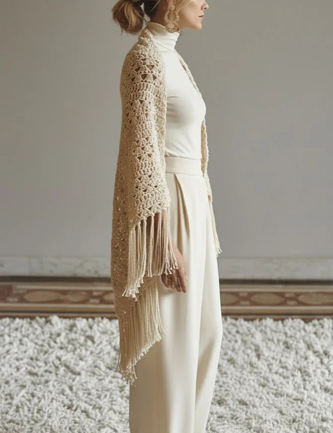 Chal de ganchillo color crudo  de algodón orgánico tejido a mano en Barcelona de Maas Colors modelo 