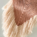 Chal artesanal de algodón orgánico color nude con flecos de mohair - Maas colors - Vista doblado  