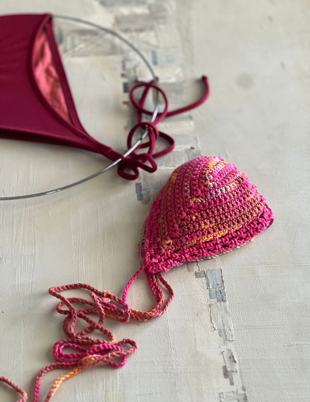 Bikini de ganchillo  hecho a mano combinado con braguita de lycra de Maas Colors  