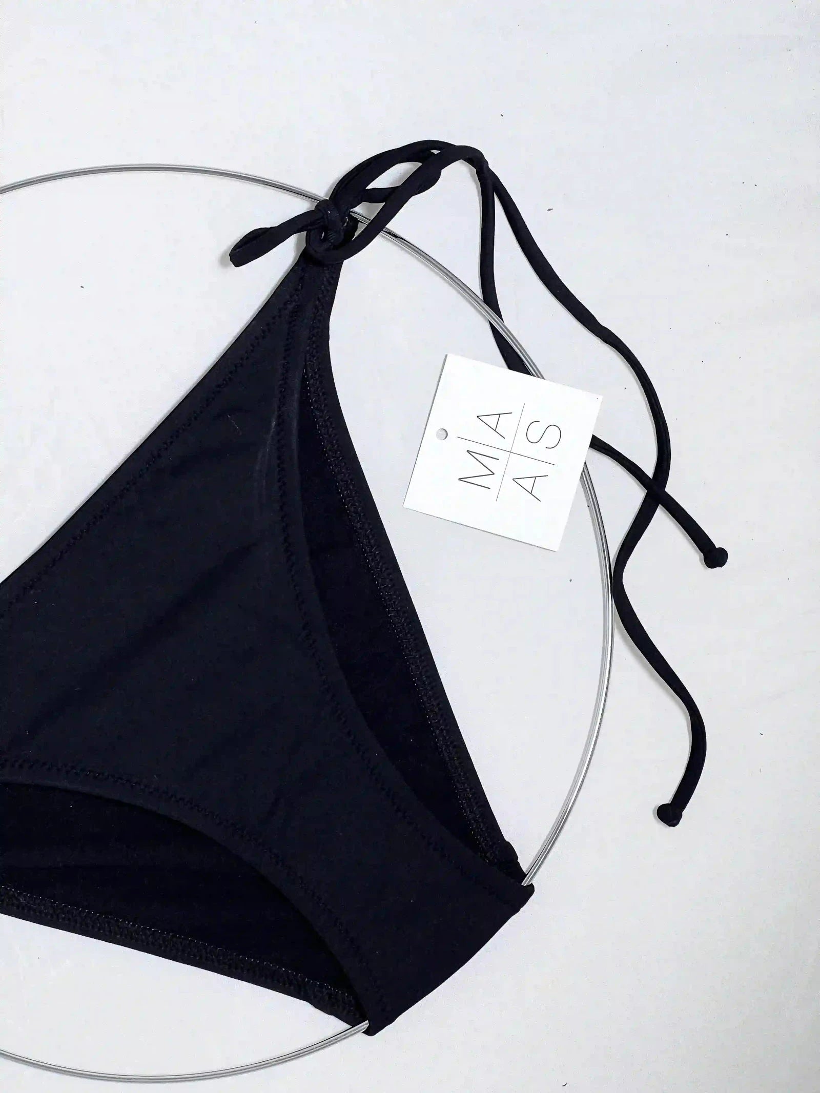 bikini de ganchillo hecho a mano con braguita de lycra de Maas Colors