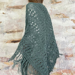 Chal de crochet de color jade de lana vegana tejido a mano en Barcelona de Maas Colors 