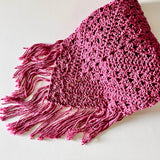 Chal de crochet color malva de lana vegana tejido a mano en Barcelona de Maas Colors 