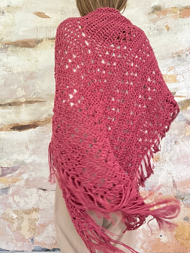 Chal de crochet color malva de lana vegana tejido a mano en Barcelona de Maas Colors 