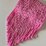 Chal  de crochet color rosa  de algodón orgánico tejido a mano en Barcelona de Maas Colors 